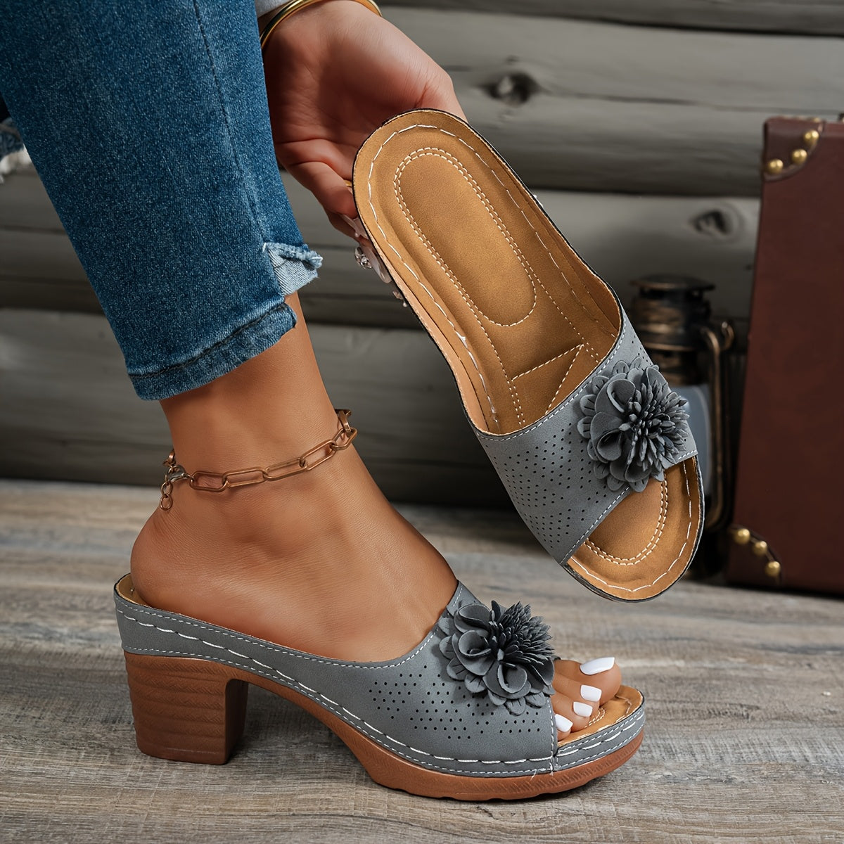 Sandales Mi-Talon Rétro Femme - Ornements Floraux Slip-On Beige