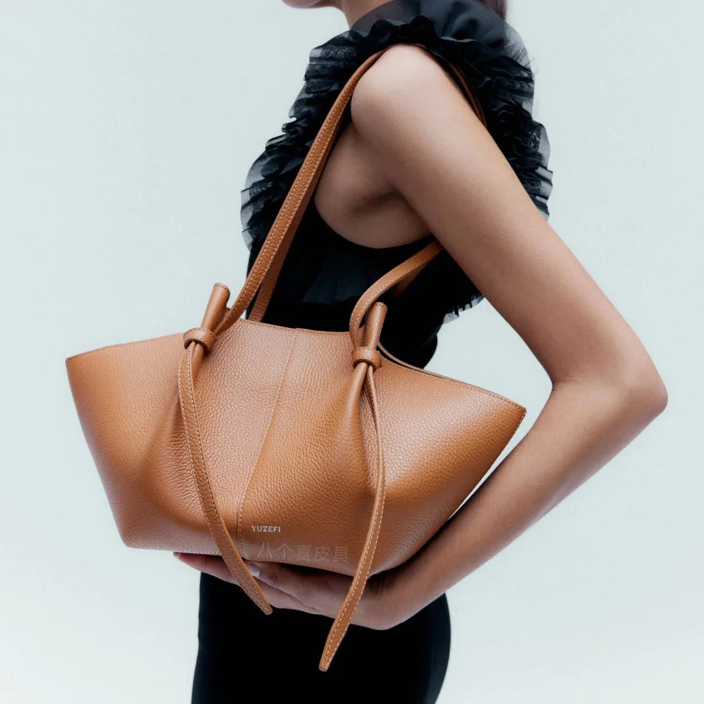 Sac à main en cuir de vache pour femmes, 2025 fourre-tout de luxe designer, sac rétro à bandoulière simple de grande capacité