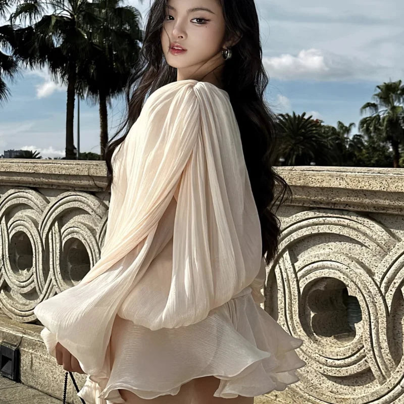 Chemises tendance pour femmes, mini robe élégante en dentelle, col en v, manches longues bouffantes, coupe courte, lacets en dentelle, robe douce, mode féminine