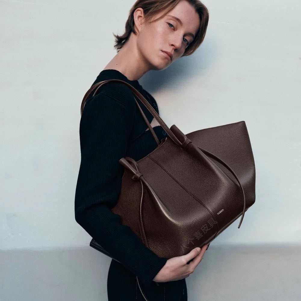Sac à main en cuir de vache pour femmes, 2025 fourre-tout de luxe designer, sac rétro à bandoulière simple de grande capacité