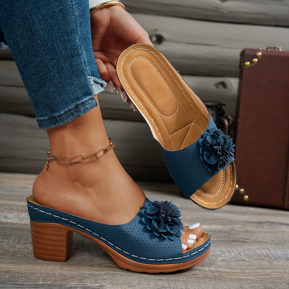 Sandales Mi-Talon Rétro Femme - Ornements Floraux Slip-On Beige